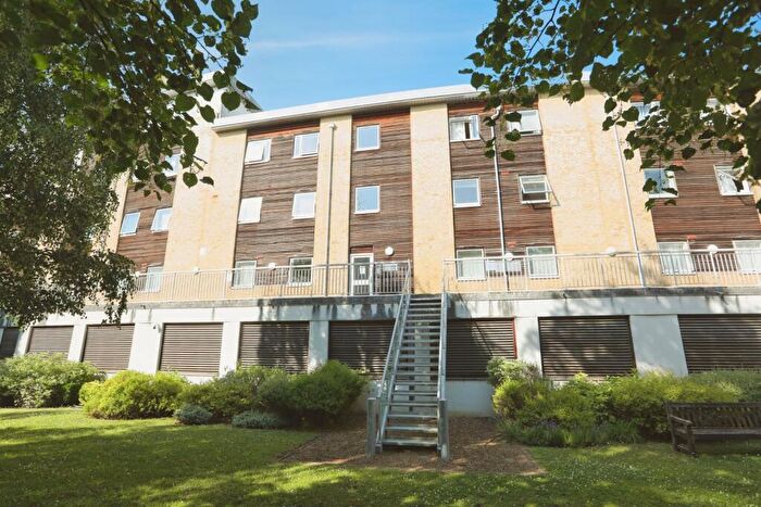 2 Bedroom Flat For Sale In Kingfisher Meadow, Maidstone, Kent, ME16