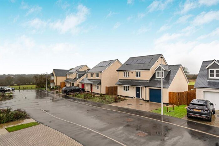 4 Bedroom Detached House For Sale In West Road, Sheepwash, EX21