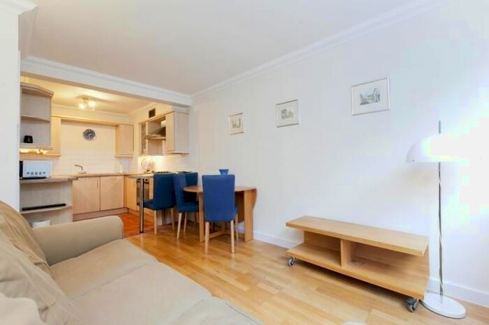 1 Bedroom Flat To Rent In Fitzroy Street, Fitzrovia, W1T