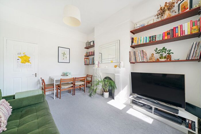 2 Bedroom Flat For Sale In Fermoy Road, London, W9