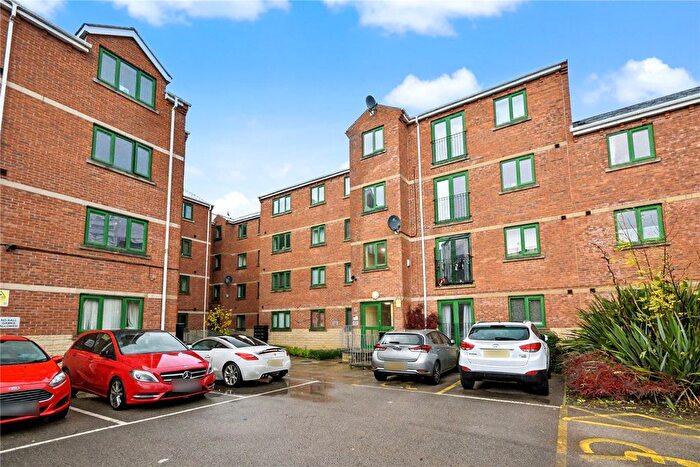 2 Bedroom Flat To Rent In Admiral Street, Leeds, West Yorkshire, LS11