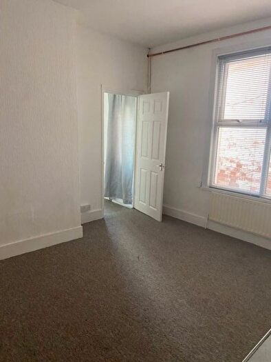 1 Bedroom Flat To Rent In Station Road, Westcliff-On-Sea, SS0
