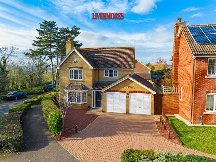4 Bedroom Detached House For Sale In Darenth Park Avenue, Dartford, DA2