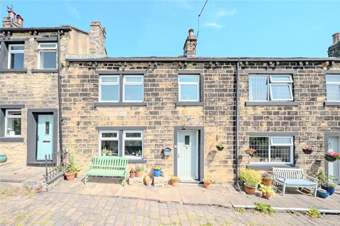 2 Bedroom Terraced House For Sale In Crimbles Terrace, Pudsey, West Yorkshire, LS28