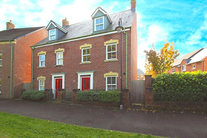 4 Bedroom Semi-Detached House To Rent In Lohart Lane, Swindon, SN1