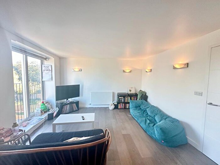 2 Bedroom Apartment To Rent In Amersham Road, New Cross, SE14