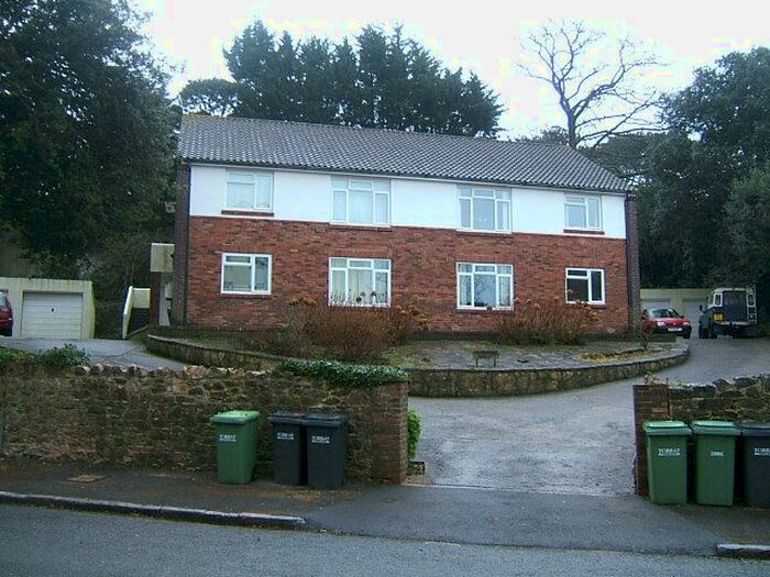 2 Bedroom Flat To Rent In Ridgeway Road, Torquay, TQ1