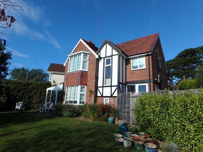 4 Bedroom Detached House To Rent In Dilly Lane, Barton On Sea, BH25