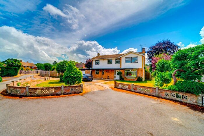 4 Bedroom Detached House For Sale In Lenton Garth, Racefield Close, Shorne, Gravesend, Kent, DA12