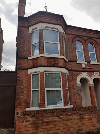 5 Bedroom Semi-Detached House To Rent In Trinity Avenue, Nottingham, NG7