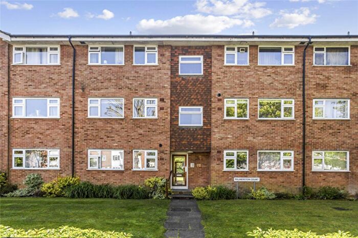 2 Bedroom Flat To Rent In Palmerston Court, Lovelace Gardens, Surbiton, Surrey, KT6