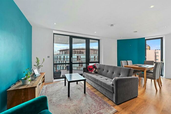 3 Bedroom Apartment To Rent In Buckhurst Street, Bethnal Green, London, E2