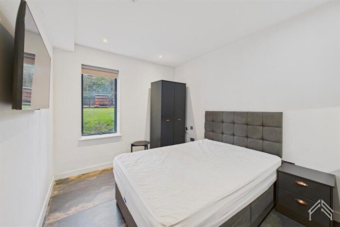 Apartment To Rent In Blanche Lane, South Mimms, EN6
