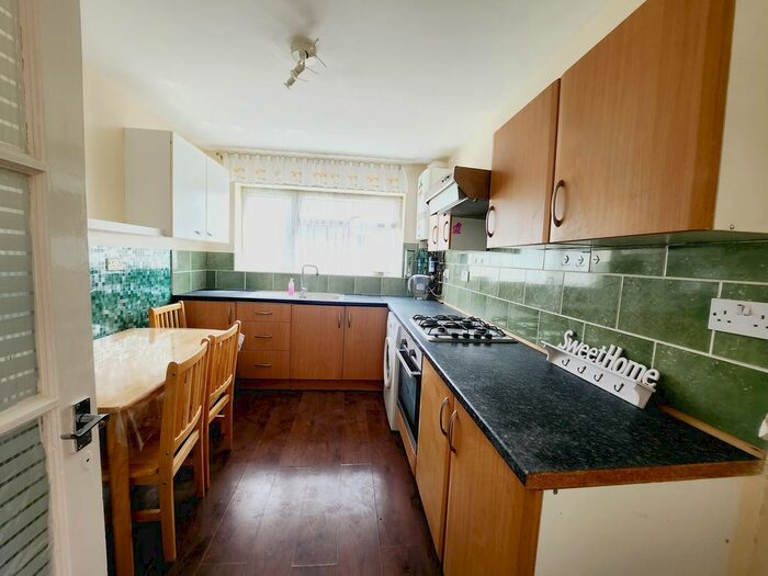 2 Bedroom Flat To Rent In Shelly Close, Edgware, HA8