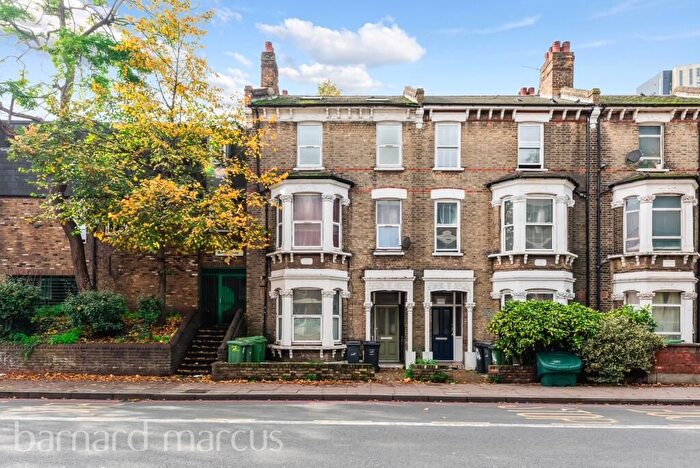 3 Bedroom Flat To Rent In South Lambeth Road, London, SW8