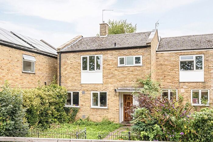 3 Bedroom Detached House To Rent In Foxborough Gardens, Brockley, SE4