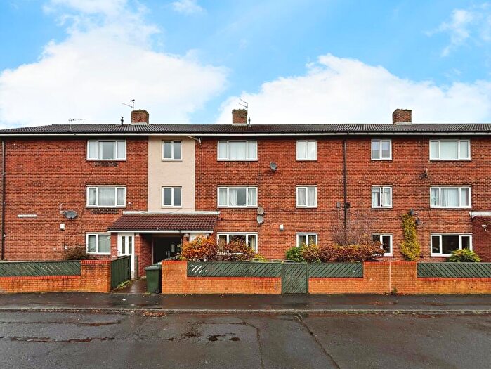 2 Bedroom Flat For Sale In Chesters Avenue, Longbenton, Newcastle Upon Tyne, NE12