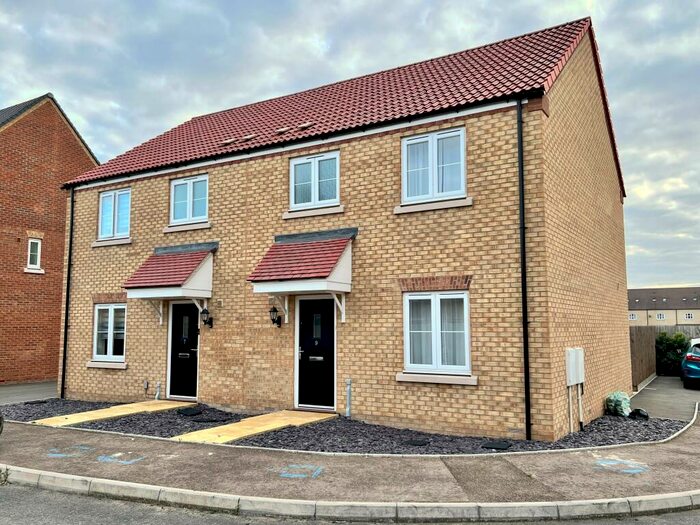 3 Bedroom Semi-Detached House To Rent In Trent Close, Spalding, PE11