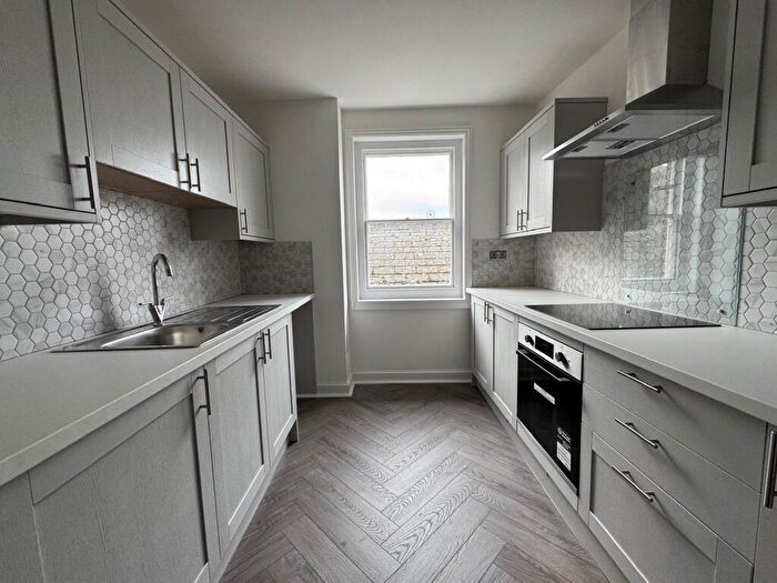 3 Bedroom Maisonette To Rent In High Street, Chatham, ME4
