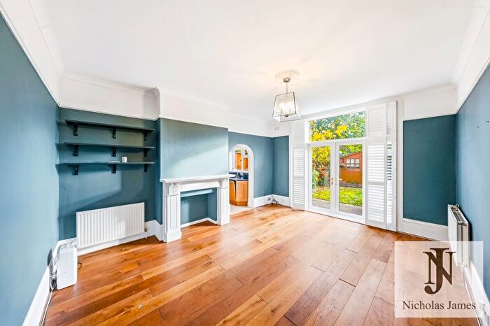 1 Bedroom Flat To Rent In Woodside Park Road, London, N12