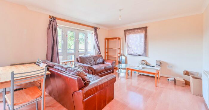 2 Bedroom Flat To Rent In Luton Road, London, E13