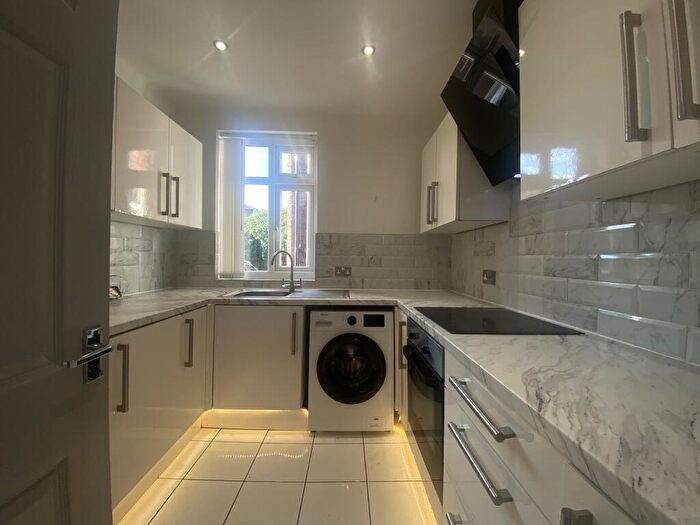 2 Bedroom Apartment To Rent In Edge Grove, Liverpool, L7