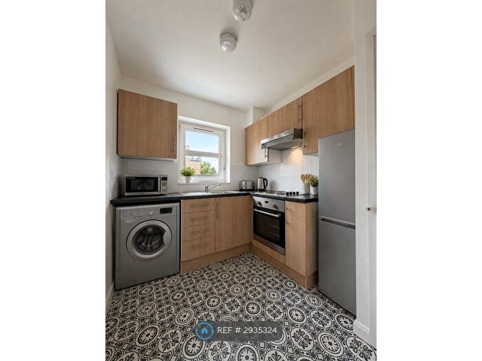 1 Bedroom Flat To Rent In Garnham St, London, N16