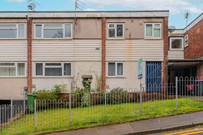 2 Bedroom Flat For Sale In High Street, Pontypool, NP4