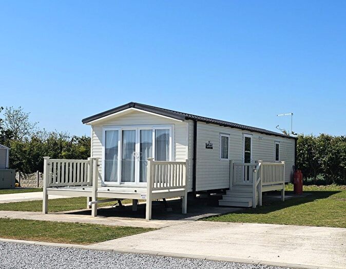 2 Bedroom Mobile/park Home For Sale In Atwick Road, Hornsea, HU18