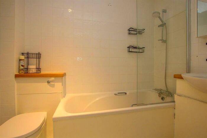 1 Bedroom Apartment For Sale In Gresham Close, Brentwood, CM14