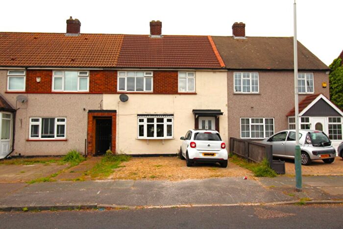 3 Bedroom Terraced House For Sale In New Zealand Way, Rainham, RM13