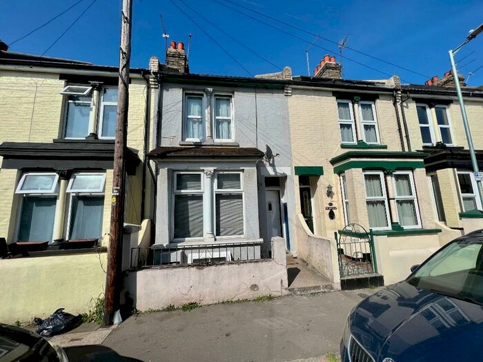 3 Bedroom Terraced House To Rent In Priestfield Road, Gillingham, Kent, ME7