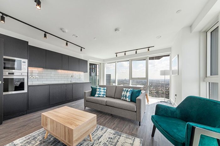 2 Bedroom Flat To Rent In Portal Way, Acton, W3