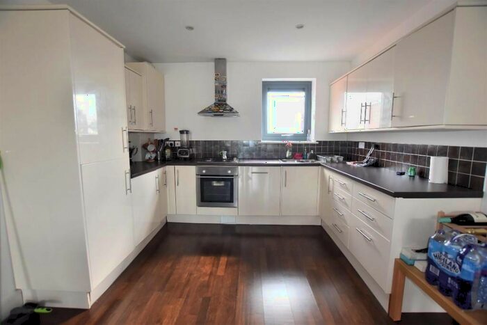 2 Bedroom Flat To Rent In Hanley Road, London, N4