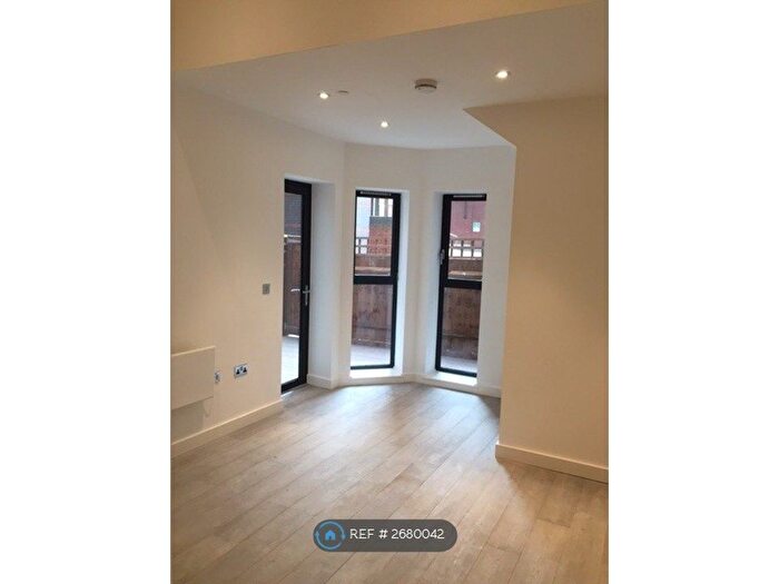 2 Bedroom Flat To Rent In Verona Apartments, Slough, SL1