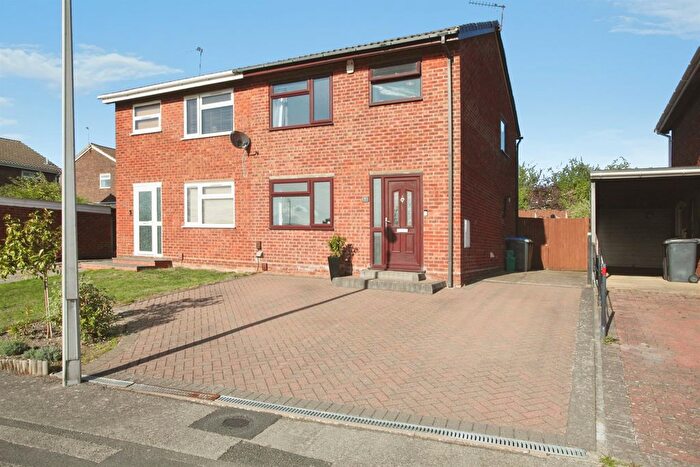 3 Bedroom Semi Detached House For Sale In Holme Close, Rugby, CV21