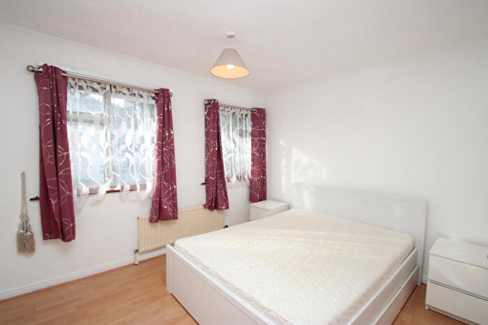 3 Bedroom House To Rent In Lawdons Gardens, Croydon, CR0