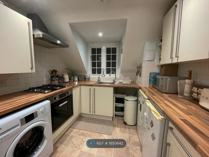 1 Bedroom Flat To Rent In Market Place, Wantage, OX12