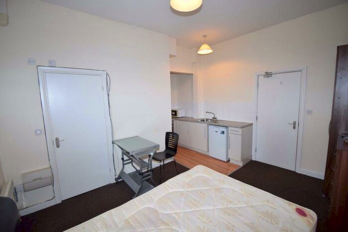 Studio To Rent In -, DE22