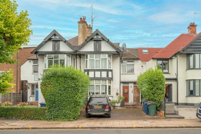 2 Bedroom Flat To Rent In Finchley Road, Temple Fortune, London, NW11