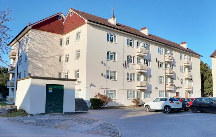 3 Bedroom Flat To Rent In Leigh House, Kingsnympton Park, Kingston Upon Thames, Surrey, KT2