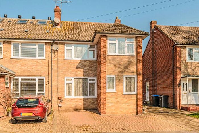 3 Bedroom House For Sale In Fullerton Drive, West Byfleet, KT14