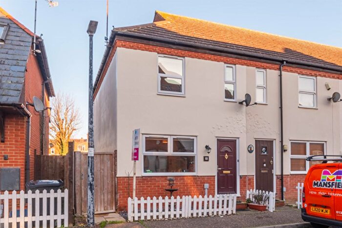 2 Bedroom End Of Terrace House For Sale In Kings Road, Burnham-On-Crouch, CM0