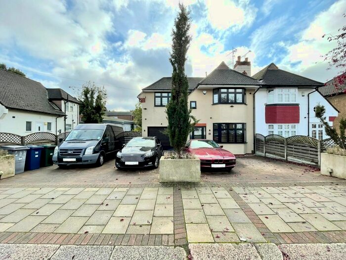 5 Bedroom Semi-Detached House To Rent In Warwick Avenue, Edgware, HA8