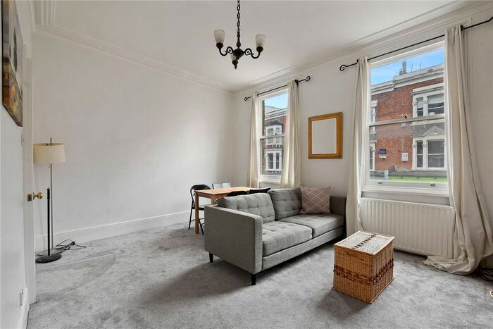 2 Bedroom Property To Rent In New Kings Road, Fulham, SW6