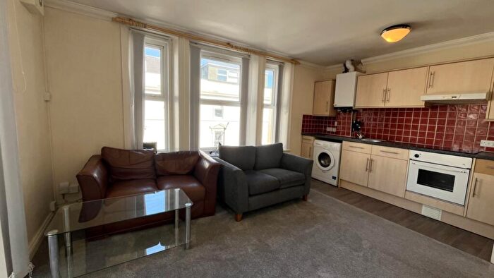 2 Bedroom Flat To Rent In Lansdowne Road, Bournemouth, Dorset, BH1