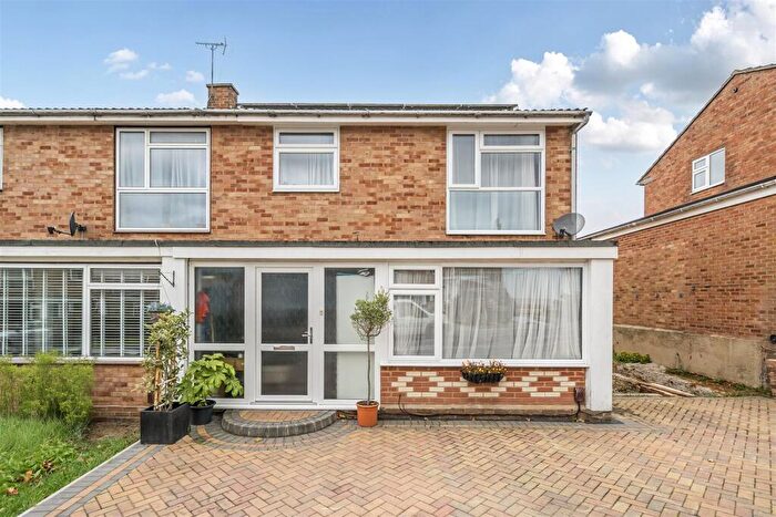 3 Bedroom Semi-Detached House For Sale In Barned Court, Maidstone, ME16