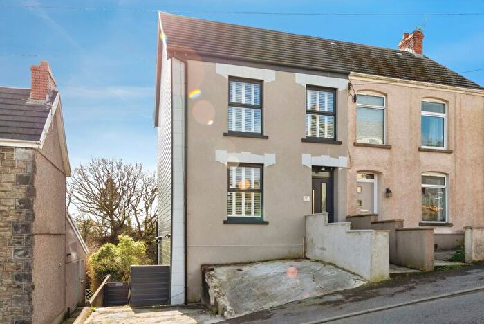 4 Bedroom Semi-Detached House For Sale In Heol Y Banc, Bancffosfelen, Llanelli, Carmarthenshire, SA15