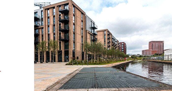 2 Bedroom Apartment To Rent In Lockside Lane, Salford, Greater Manchester, M5