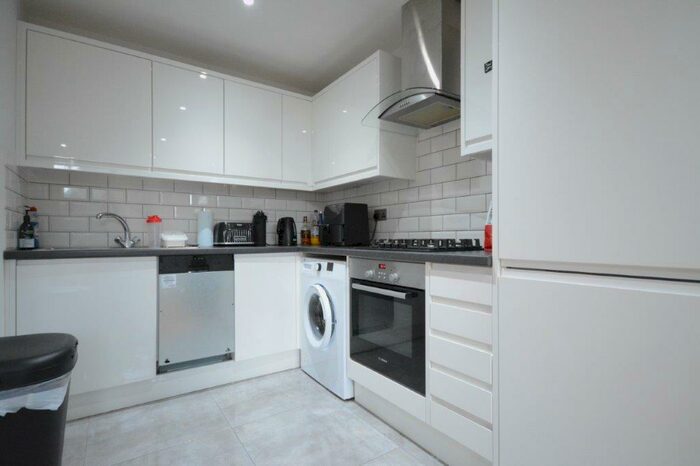 1 Bedroom Apartment To Rent In Apex House, RG12
